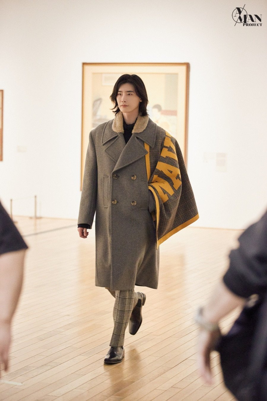 Lee Jong Suk se roba la atención en la pasarela del Seoul Fashion Week 2021