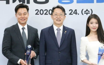 IU y Lee Seo Jin son los nuevos embajadores honorarios del Servicio Tributario Nacional