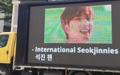 Fans envían camión de quejas a Big Hit pidiendo un mejor trato para Jin