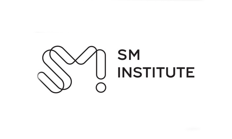 SM Entertainment cria escola para formar ídolos; Estrangeiros podem ser recrutados