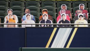 BTS assiste ao jogo de beisebol Dogers and Rays de uma maneira peculiar