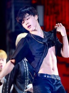 Ex-trainee conta conselho que Jimin do BTS lhe deu sobre como ter um abdômen definido