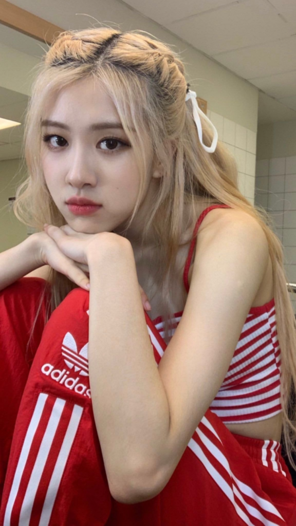 K-netizens discuten sobre la nueva apariencia de Rosé de BLACKPINK