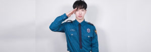 Kikwang de Highlight habla sobre su regreso del servicio obligatorio como oficial de policía reclutado