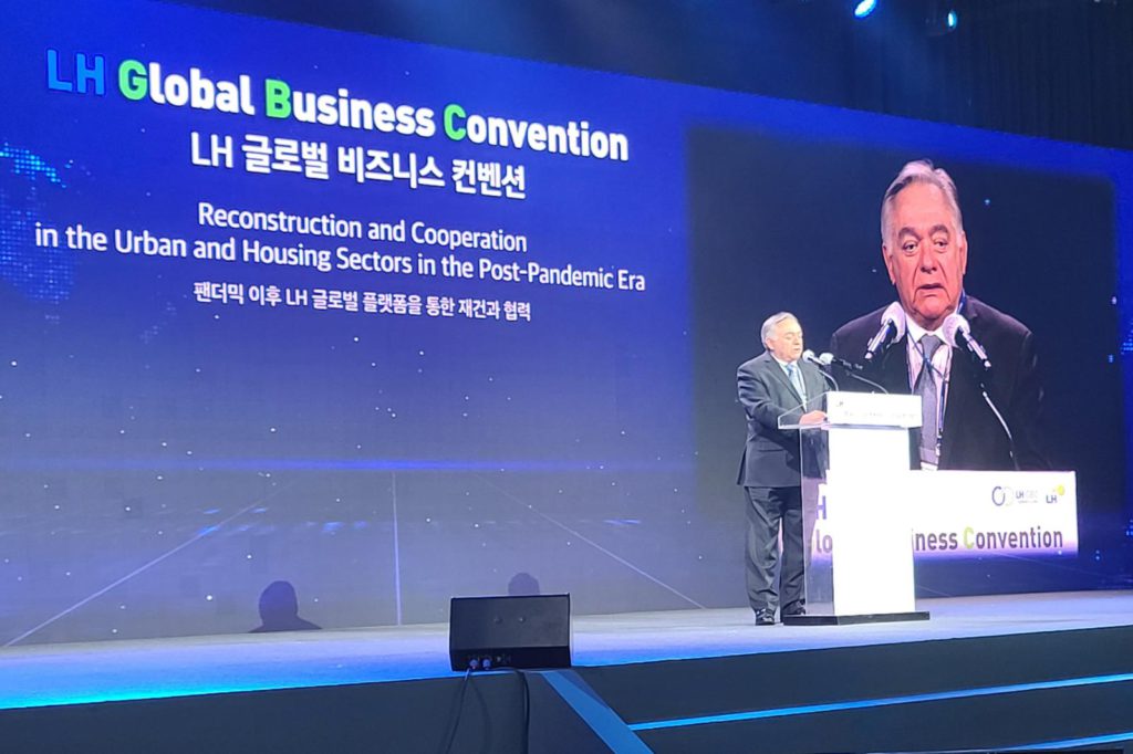 Embajador de Perú en Corea del Sur participó en convención sobre negocios