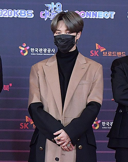 Jimin de BTS, todo un icono de Moda en la alfombra roja de KBS Gayo Daechukje