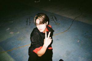 Eric de The Boyz, se disculpa por no usar cubrebocas en un lugar público