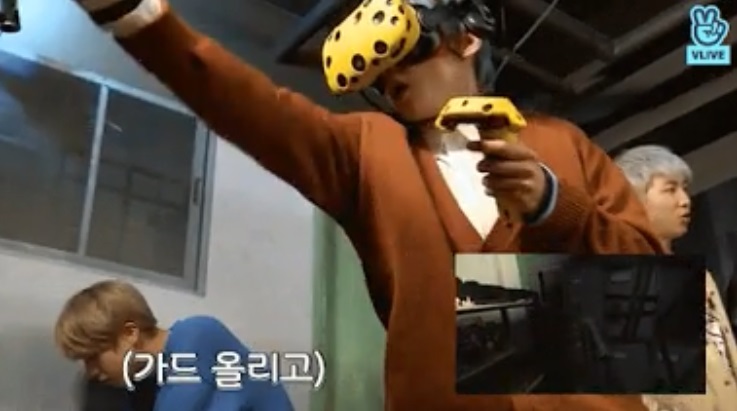 V de BTS no pudo esconder el miedo que sentía durante un juego de realidad virtual