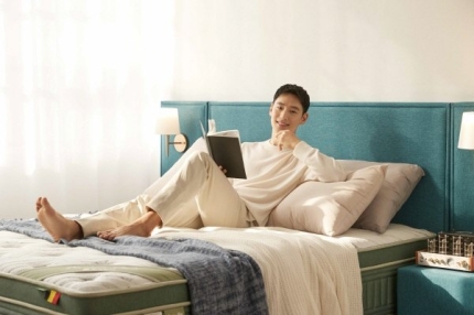 Lee Je Hoon es elegido como el nuevo modelo de la marca 'KeumSung Bed'