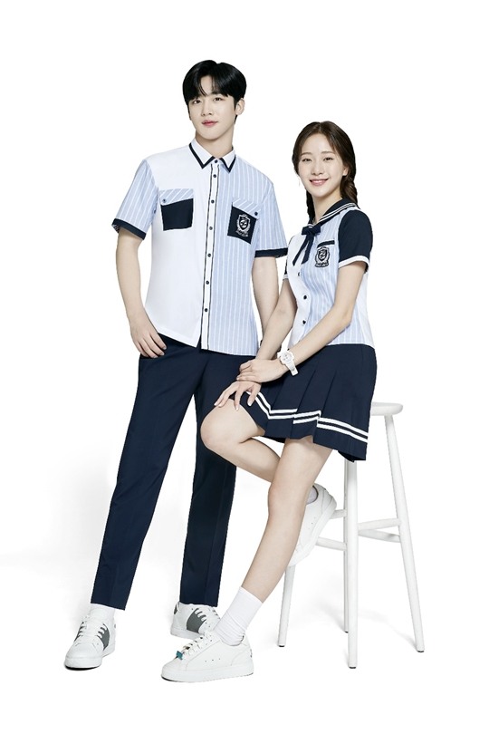 Kim Yohan de WEi y la actriz Cho Seung Hee son los nuevos modelos de la marca 'Smart School Uniform'