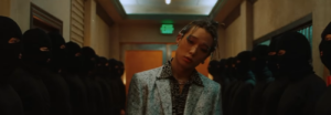 Bobby de iKON presenta un MV lleno de acción para su canción en solitario 'U MAD'