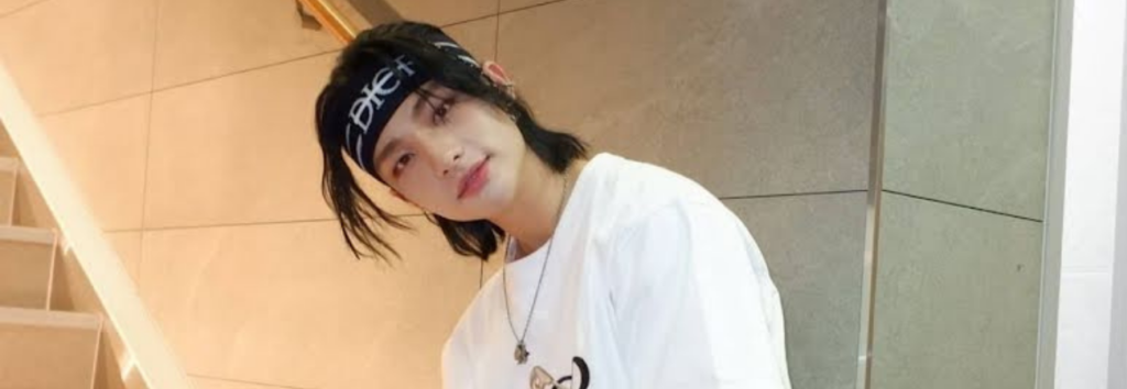 Hyunjin da Stray Kids se torna uma tendência para seus novos cabelos pretos