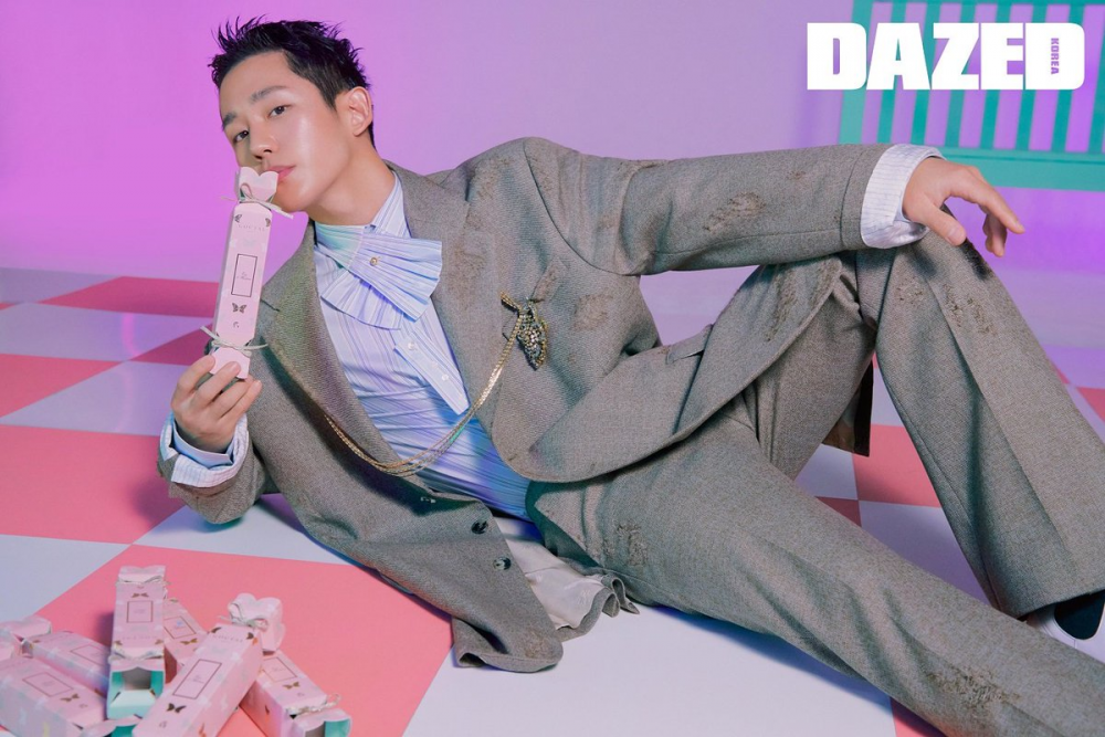 Jung Hae In deslumbra con sus nuevas imágenes para la revista 'Dazed'