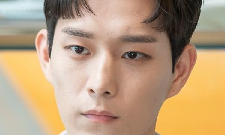 Kang Dong Won renueva su contrato con YG Entertainment