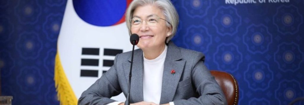 Ministra de Relaciones Exteriores de Corea del Sur pide que haya un suministro justo de vacunas contra COVID-19