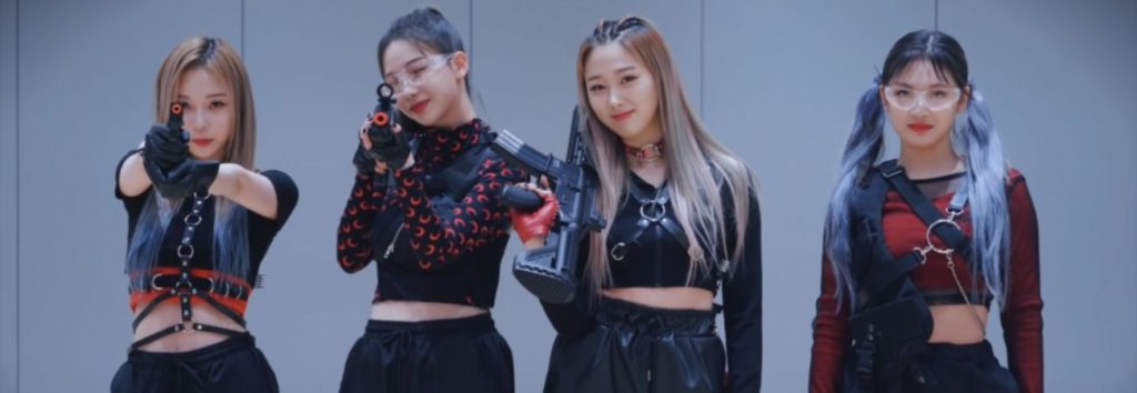 Netizens entran en debate por la moda 'Techwear' de aespa en el video especial de práctica de baile de "Black Mamba"