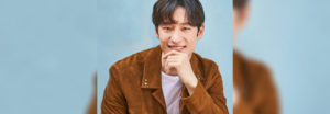 Lee Je Hoon ya aparece en los carteles de su nuevo drama “Taxi Driver”