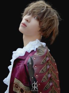 Un sorpresivo encuentro en el baño: Jimin de BTS y Arthur de KINGDOM se ven las caras