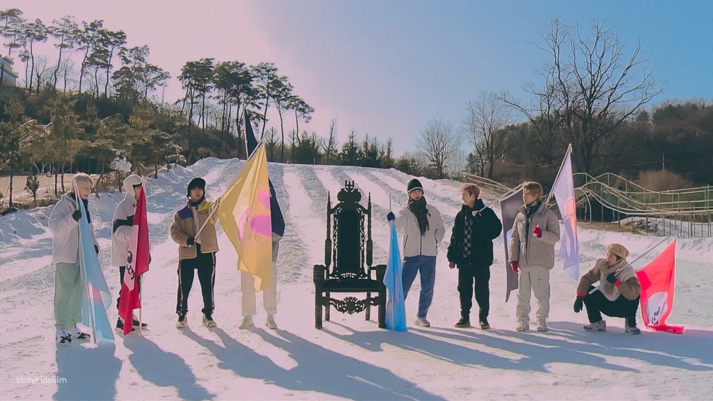 Stray Kids juega en la nieve en el primer episodio de 'SKZ CODE'