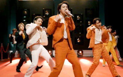 Jin de BTS se vuelve tendencia en los Grammys como "el chico de traje naranja"