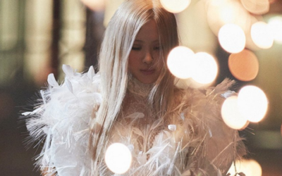 Rosé de BLACKPINK se muestra angelical en su nuevo póster para 'On the Ground'