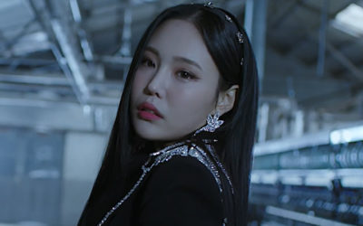 Hyeji de G-reyish juega con las artes oscuras en el MV teaser de 'Blood Night'