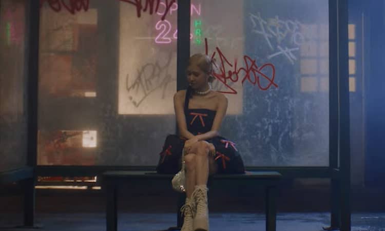 Rosé de BLACKPINK siente la soledad en su MV de Gone