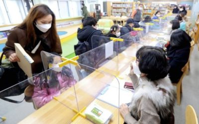 Sesión de orientación escolar para padres e hijos