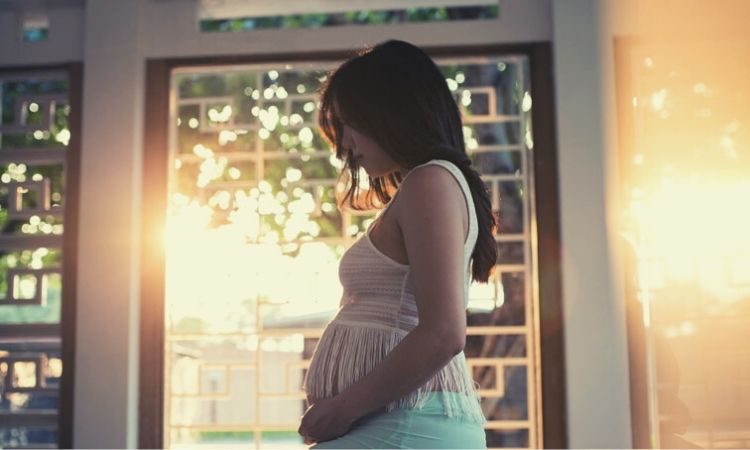 Mujer coreana embarazada