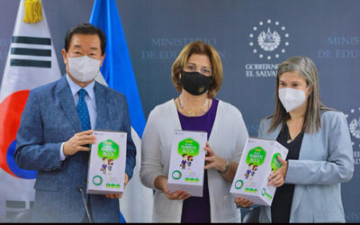 Embajada de Corea en El Salvador dona 100,000 mascarillas para docentes