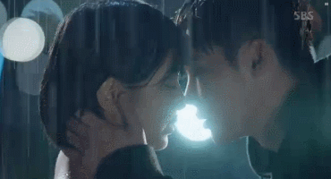 Los 7 mejores besos de Lee Jong Suk que te harán envidiar a la actriz