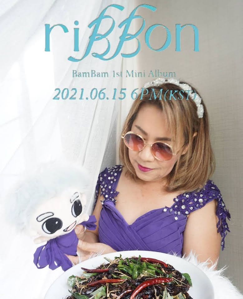 Madre de BamBam de GOT7 promociona el lanzamiento de 'riBBon' de la manera más divertida