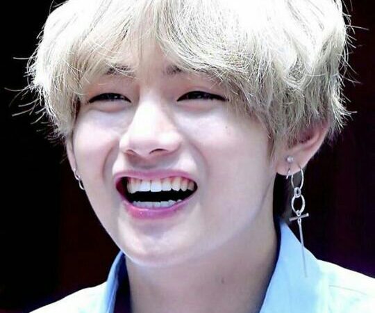  ¿Sabias que? V de BTS como Jisoo de BLACKPINK tienen el mismo rasgo cuando sonríen