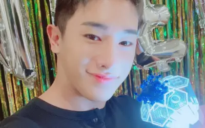 Wonho revela su lightstick oficial