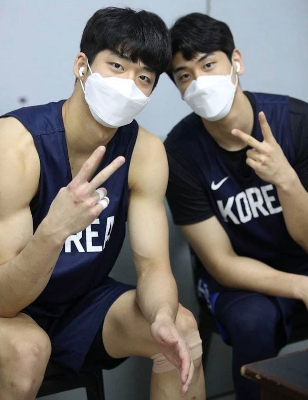 Jugador coreano de baloncesto se hace viral por sus impresionantes visuales y su aire de actor 