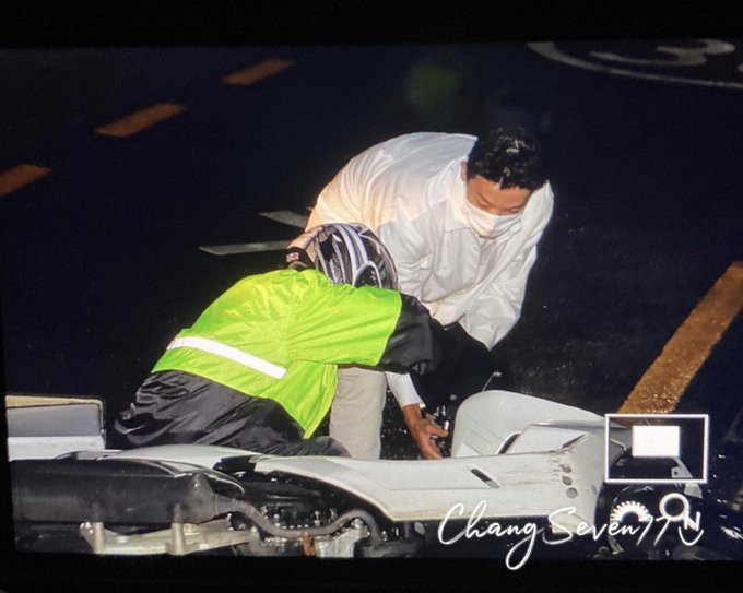 Donghae de Super Junior auxilia a un motociclista que cae en carretera