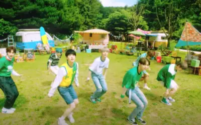 DRIPPIN disfruta de un campamento de verano en el MV de 'Free Pass'