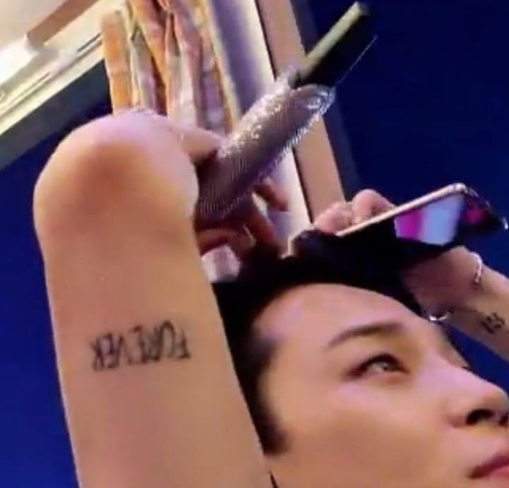 Netizens desconcertados al ver que los tatuajes de Jungkook y Jimin de BTS fueron borrados en las fotos de 'Butter'