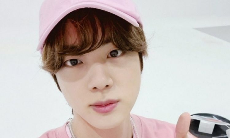 Jin De Bts Derrite Los Corazones De Army Con Una Adorable Apariencia