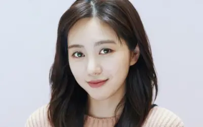 Mina ex AOA confirma que está em um relacionamento e mostra seu namorado na Instagram