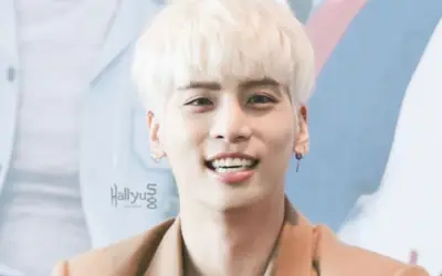 Jonghyun comparte una hermosa interacción con un fan