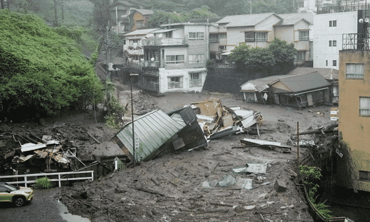 Deslizamiento de tierra sepulta varias casas en Tokio; Hay 2 muertos y 20 desaparecidos