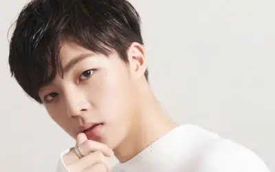 El actor chino Chen Linong es visto en silla de ruedas