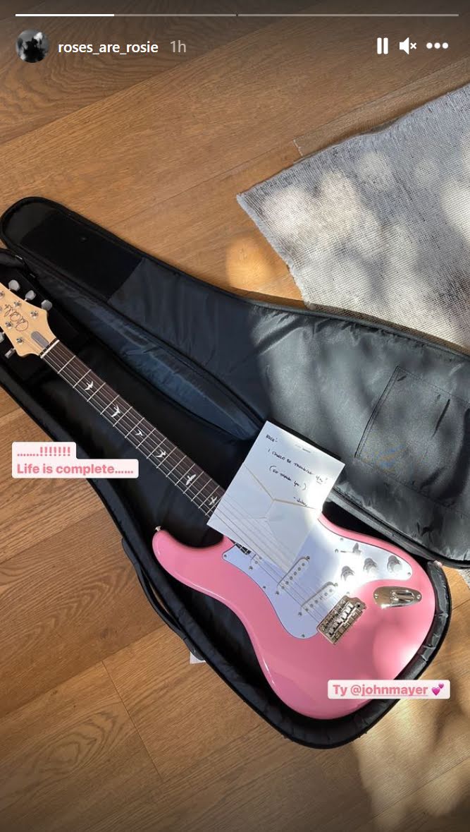 John Mayer le envía un increíble regalo a Rosé de BLACKPINK